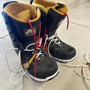 Nike snowboard boots